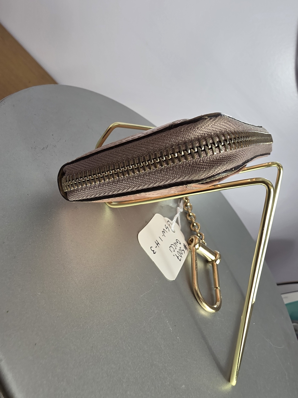 Gucci Rose Gold Metallic GG Zip Wallet - Picture 8 of 16